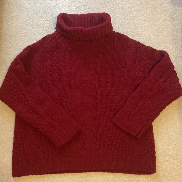 Like new Chunky cable knit red sweater - Picture 3 of 9